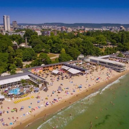 Modern Bright Apartment Close To City Center And Grand Mall Varna Exterior foto