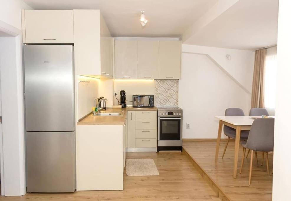 Modern Bright Apartment Close To City Center And Grand Mall Varna Exterior foto