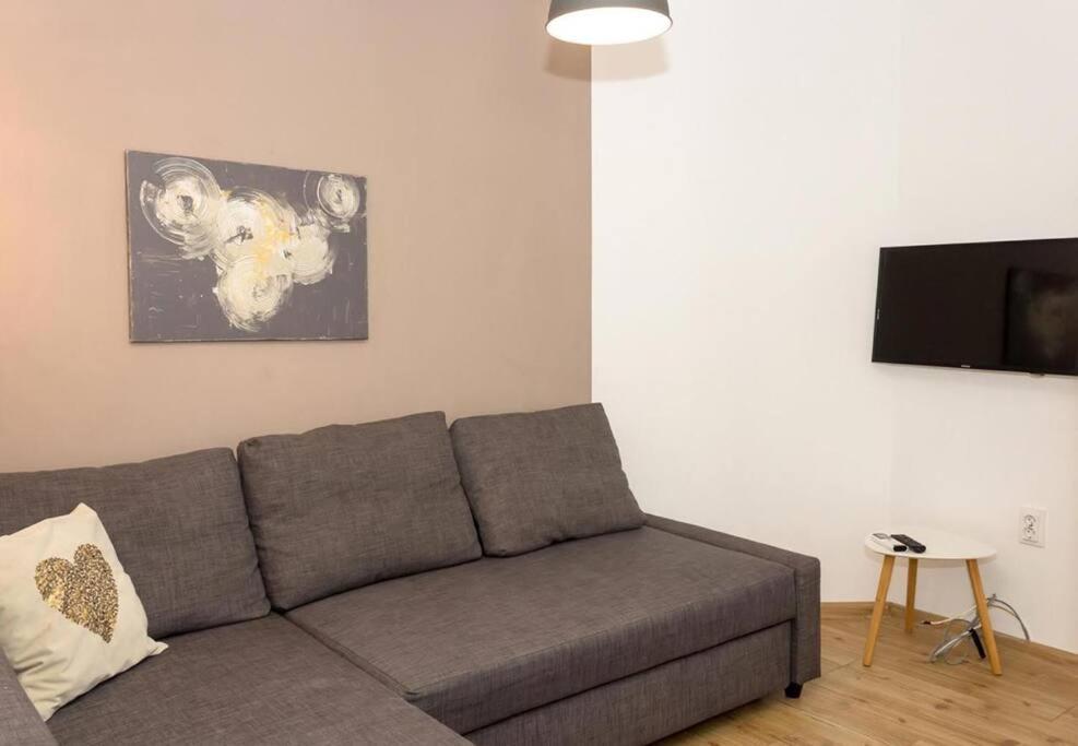 Modern Bright Apartment Close To City Center And Grand Mall Varna Exterior foto