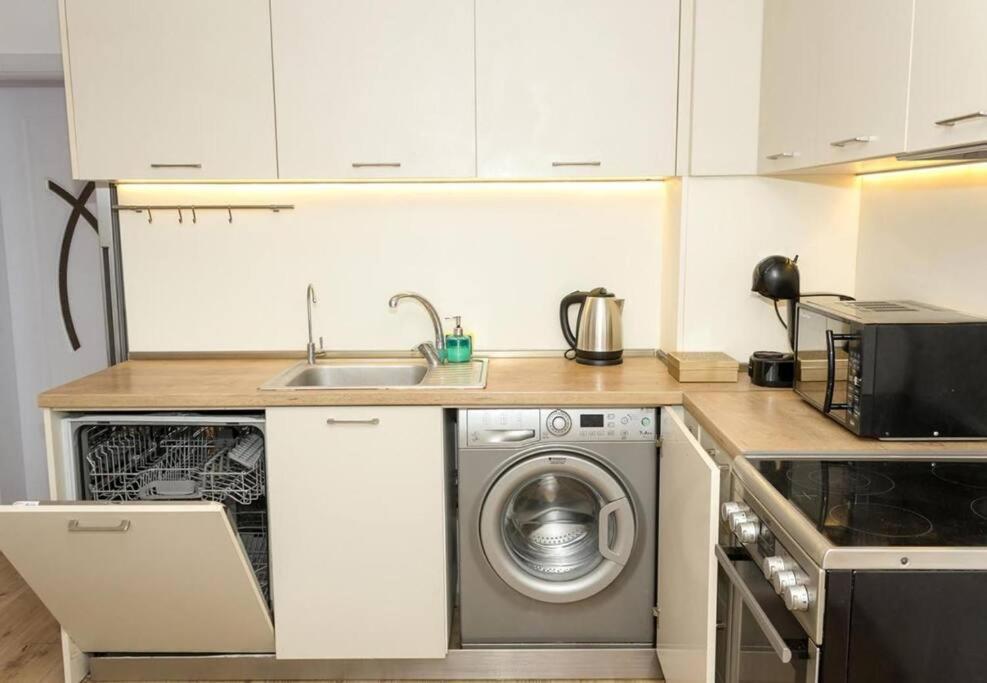 Modern Bright Apartment Close To City Center And Grand Mall Varna Exterior foto
