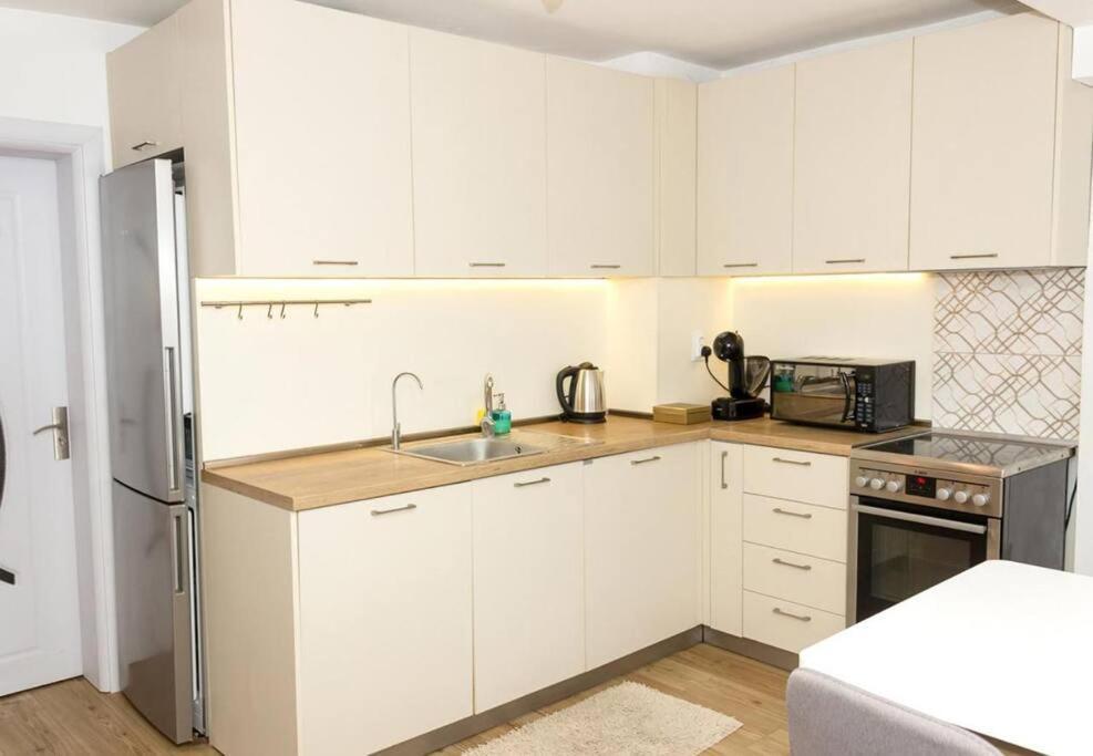 Modern Bright Apartment Close To City Center And Grand Mall Varna Exterior foto