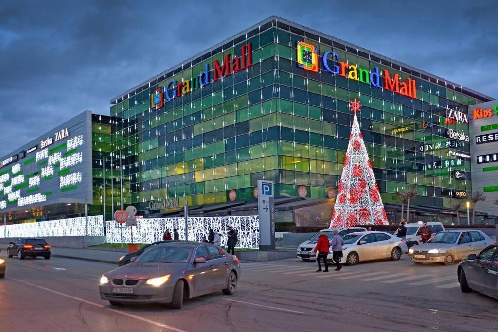 Modern Bright Apartment Close To City Center And Grand Mall Varna Exterior foto