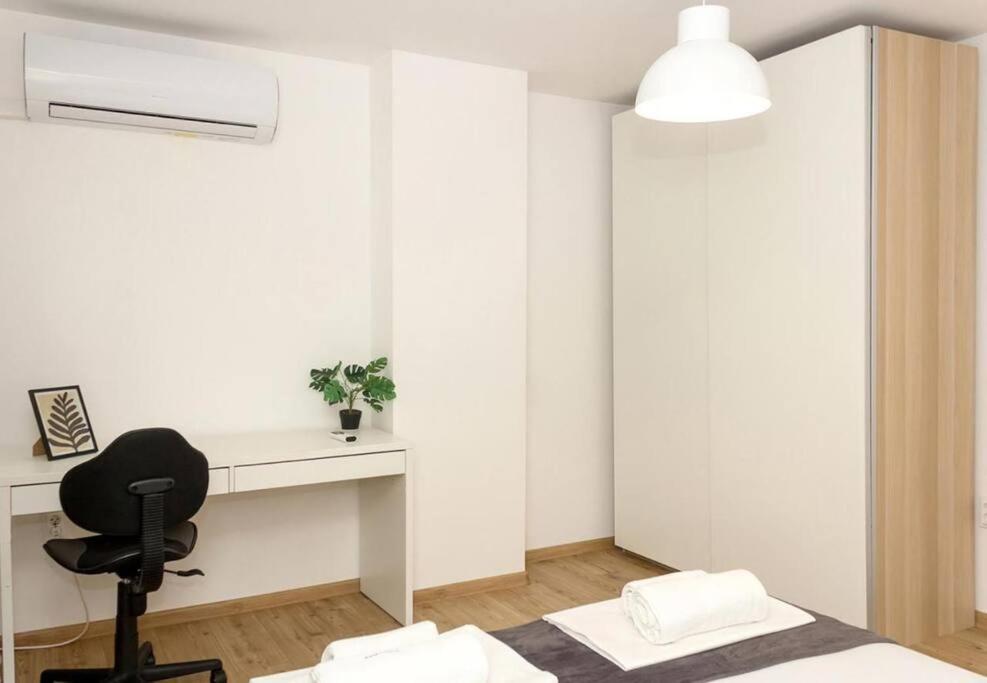 Modern Bright Apartment Close To City Center And Grand Mall Varna Exterior foto