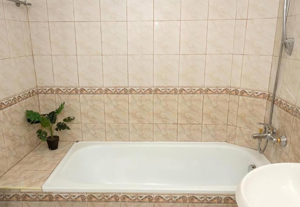 Modern Bright Apartment Close To City Center And Grand Mall Varna Exterior foto