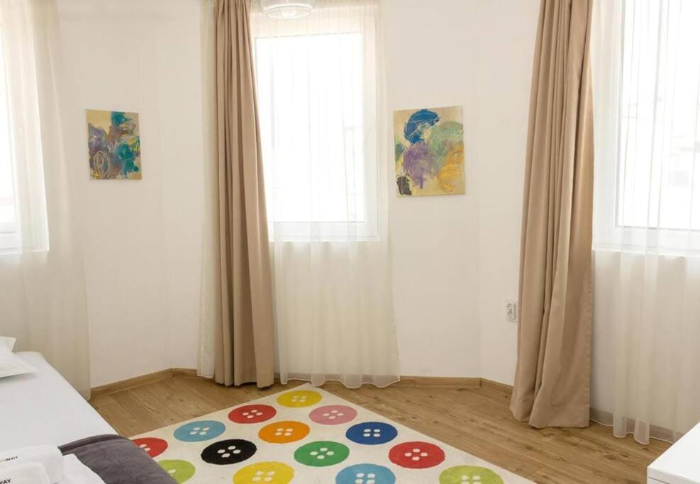 Modern Bright Apartment Close To City Center And Grand Mall Varna Exterior foto