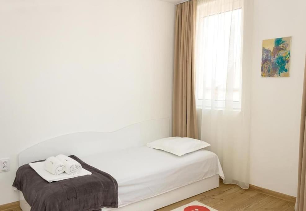 Modern Bright Apartment Close To City Center And Grand Mall Varna Exterior foto